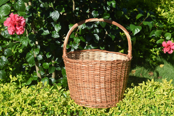 Round wicker with handle