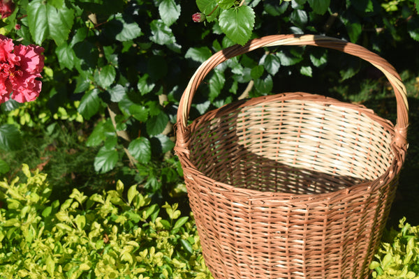 Round wicker with handle